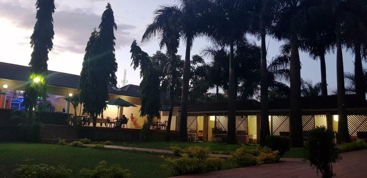 Emerald Hotel Kampala Exterior photo